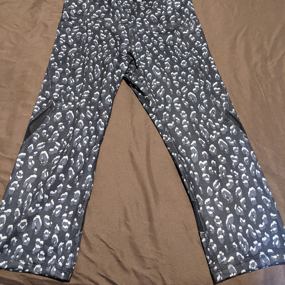 Old Navy Active Elevate Cropped Leggings